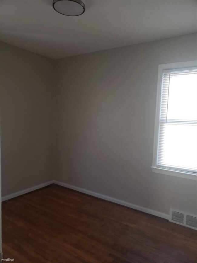Building Photo - 3 br, 1 bath House - 20489 Beech Daly Rd