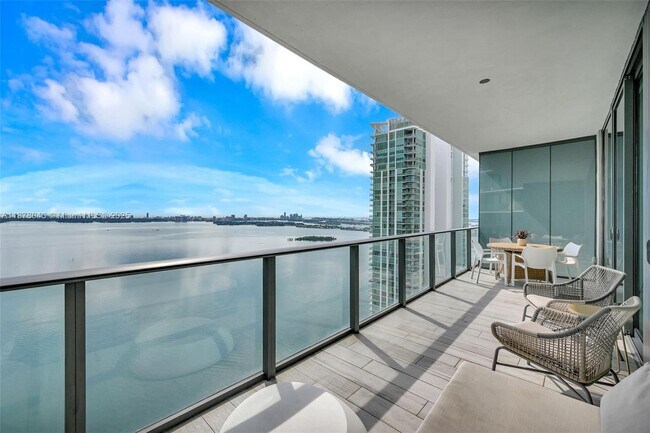 Foto del edificio - 480 NE 31st St