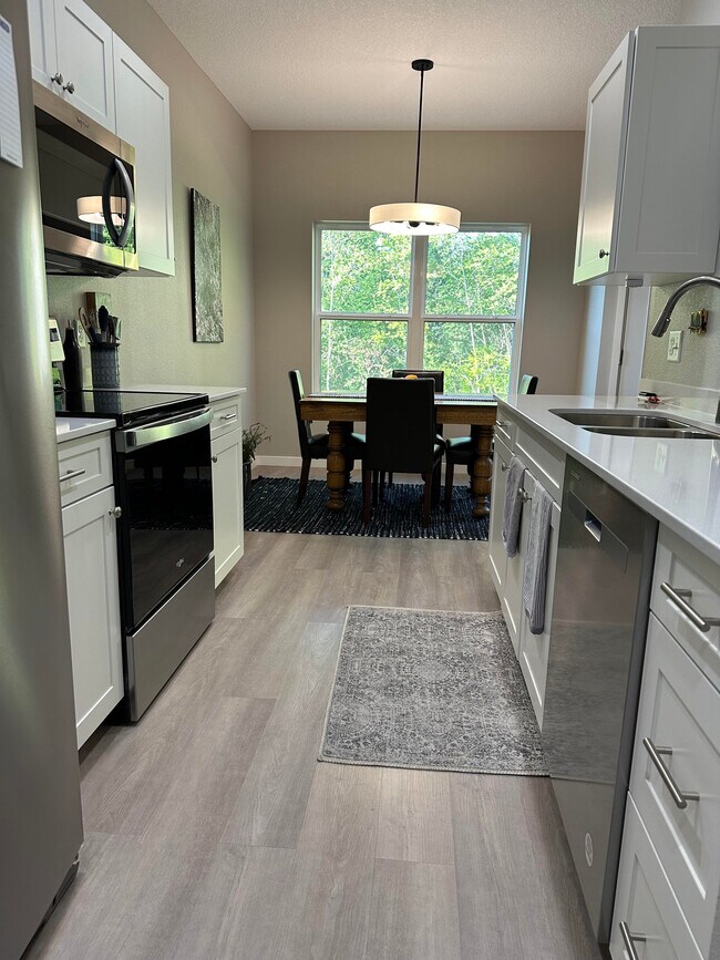 Kitchen and dining rm - 4302 Spruce Creek Dr