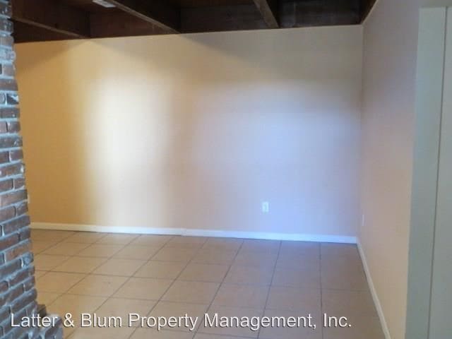 Building Photo - 8004 Trapier Ave