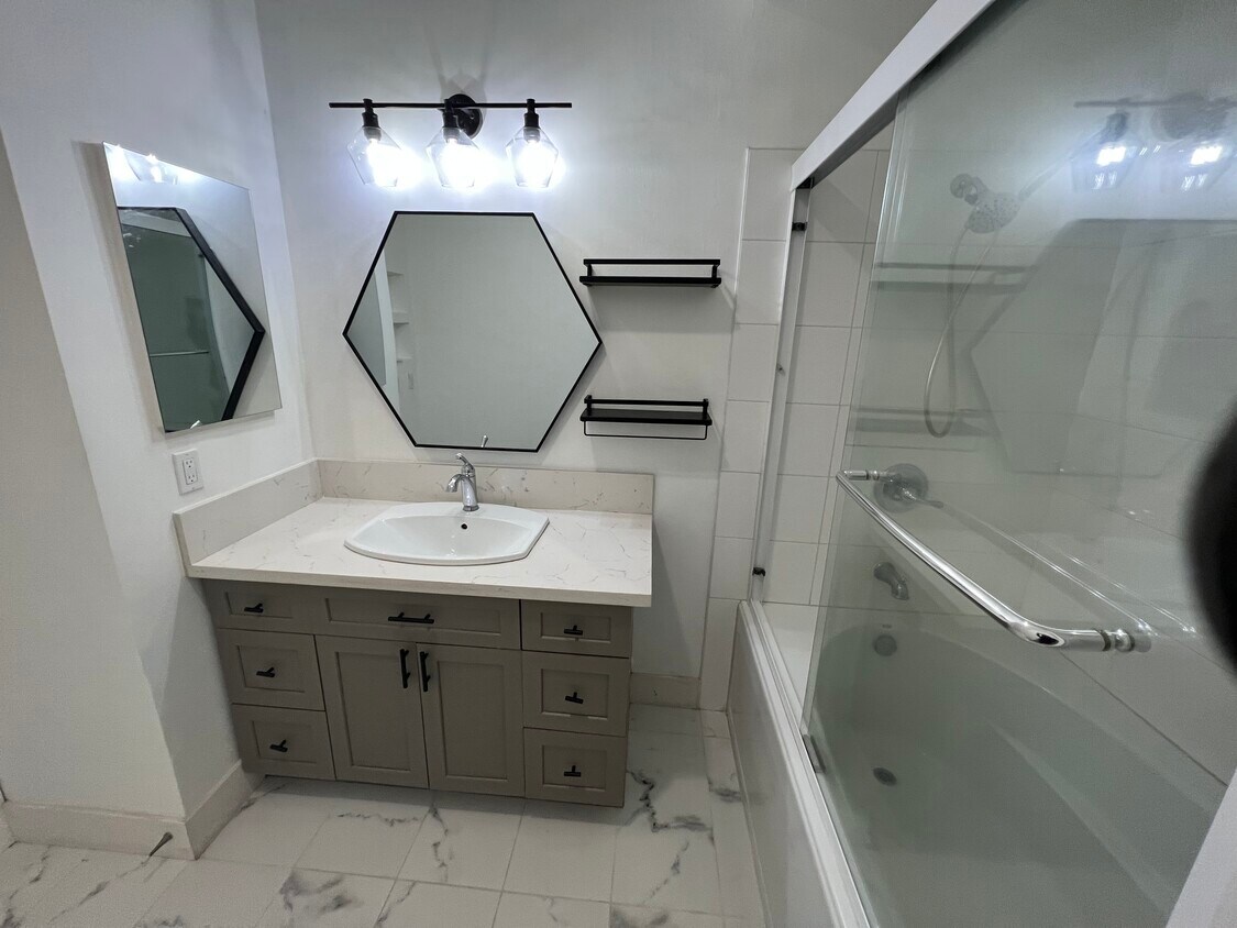 Upstairs full bath - 15500 Tustin Village Way
