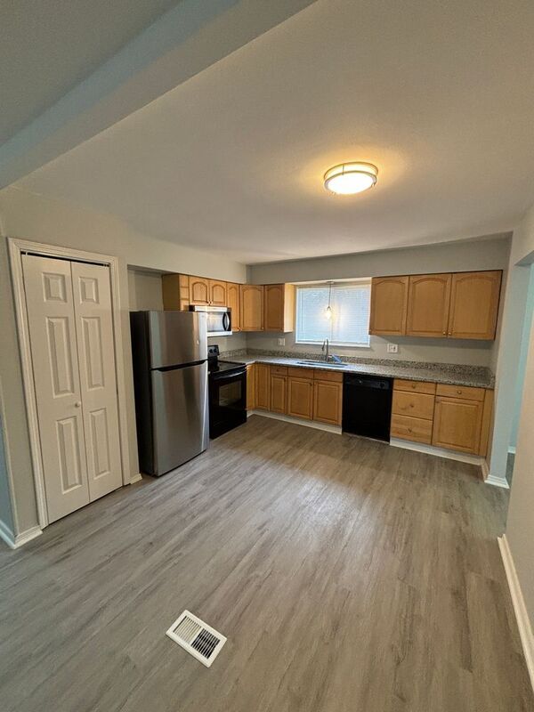Foto del edificio - 1866 Lakeheights Ln