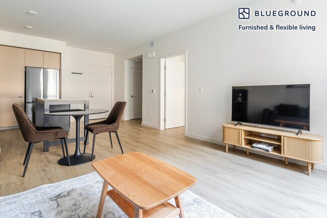 Building Photo - 350 Chastain Pl