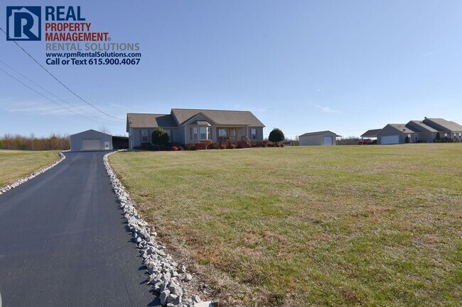 Building Photo - Wonderful 3 bedroom home w/ attached 2-car...
