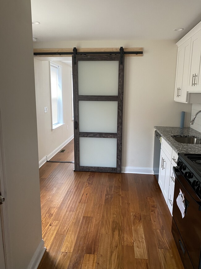 Kitchen - 2917 W Susquehanna Ave