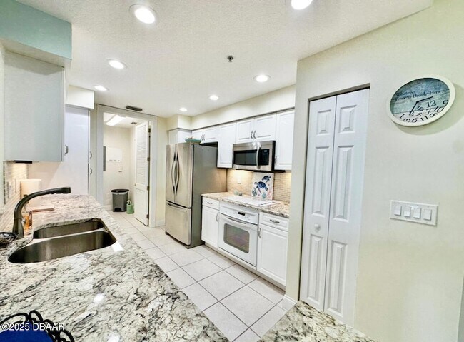 Foto del edificio - 4620 Riverwalk Village Ct