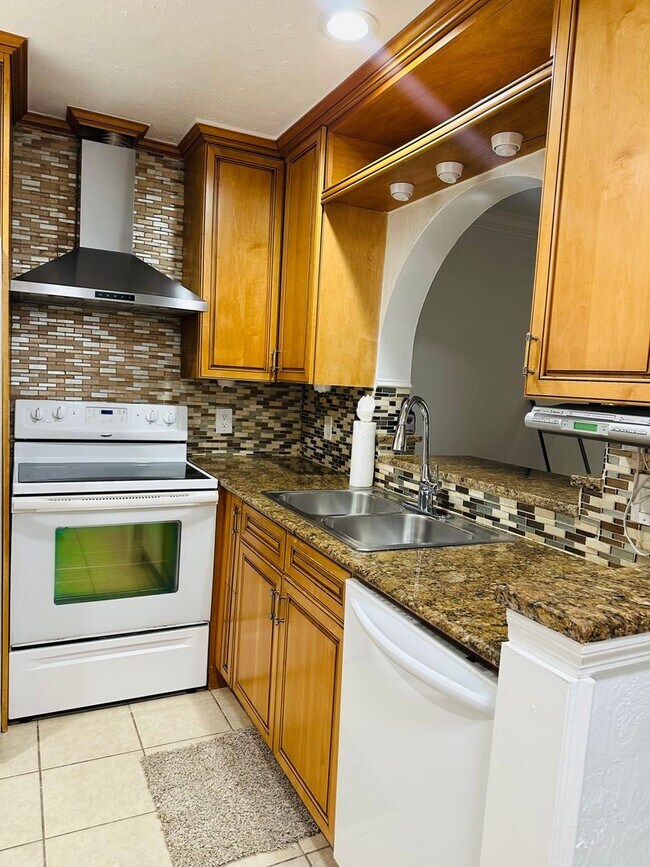 Foto del edificio - SW area Condo with a pool