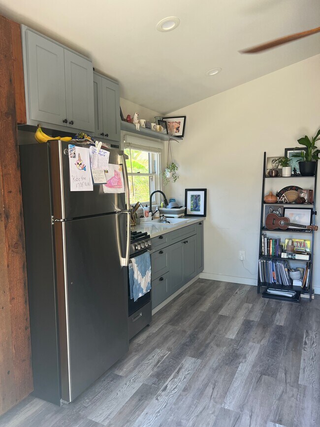 Foto del edificio - 1417 E 8th St