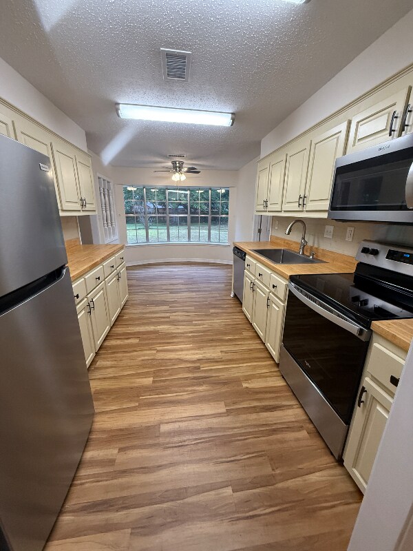 Foto del edificio - 216 Clower Ave