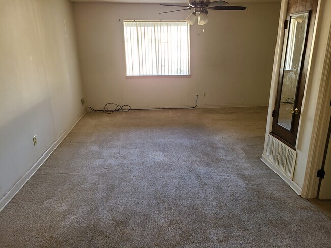 Bedroom alt angle - 320 E Maryland Ave