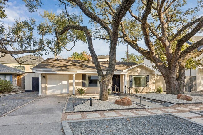 Foto del edificio - 2619 Eastgrove Ln