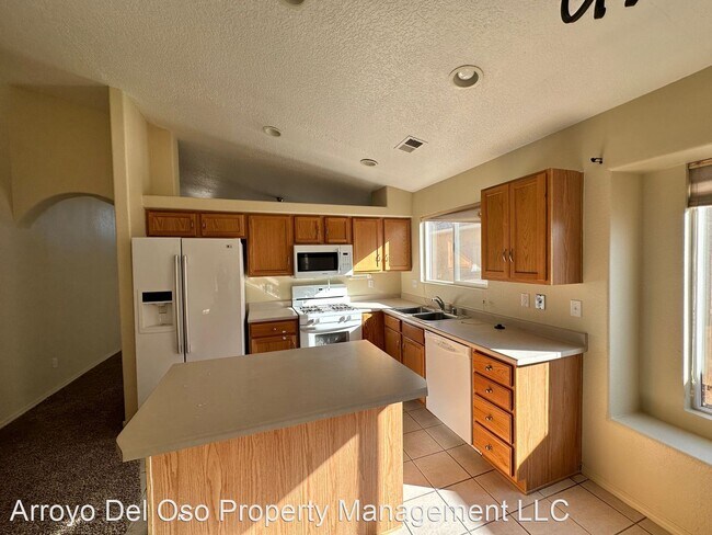 Foto del edificio - 4 br, 2 bath House - 731 Blue Sage Ave SW