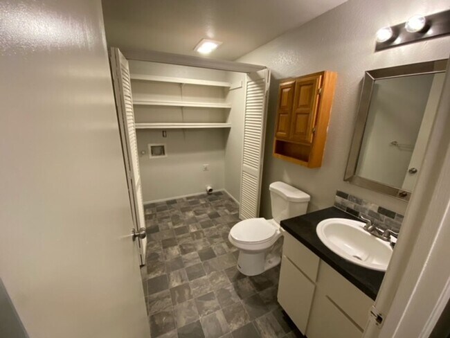Foto del edificio - Brand New Remodeled 3 Bedroom 2.5 Bath  2 Car Garage