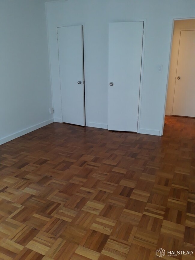 Building Photo - NO FEE + FREE RENT