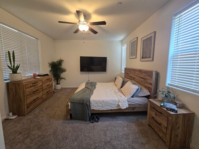 Foto del edificio - 3 BR 2 BA available soon