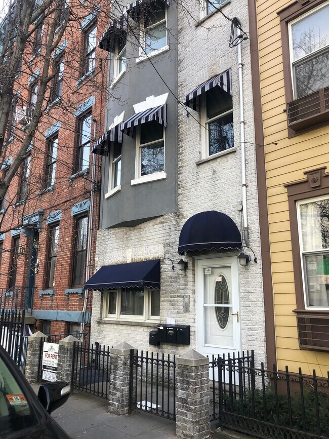 Building Photo - 401 2nd St