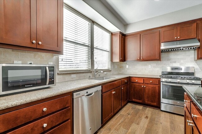 Foto del edificio - Luxury 4 Bedroom Townhouse