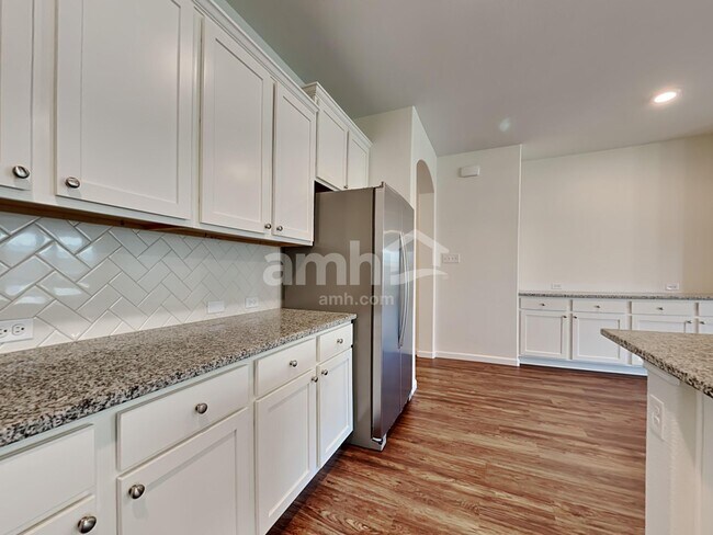Building Photo - 463 Silverstone Dr