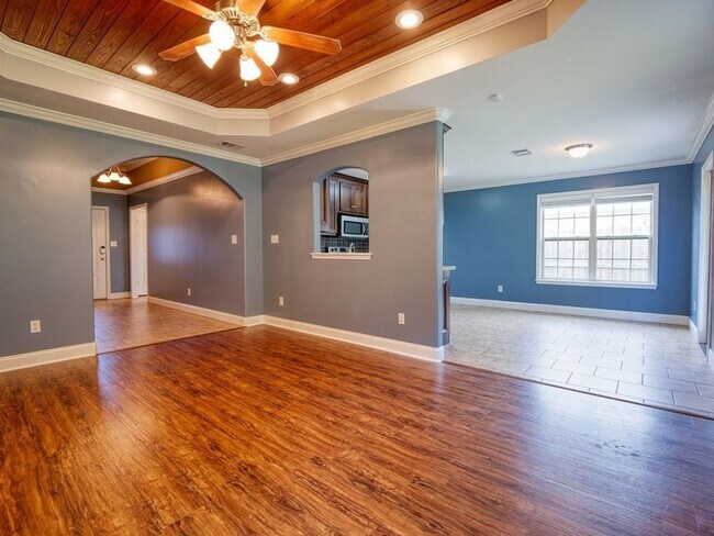 Building Photo - Serene Comfort and Modern Convenience: Wel...