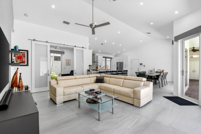 Foto del edificio - 5063 Ventura Dr