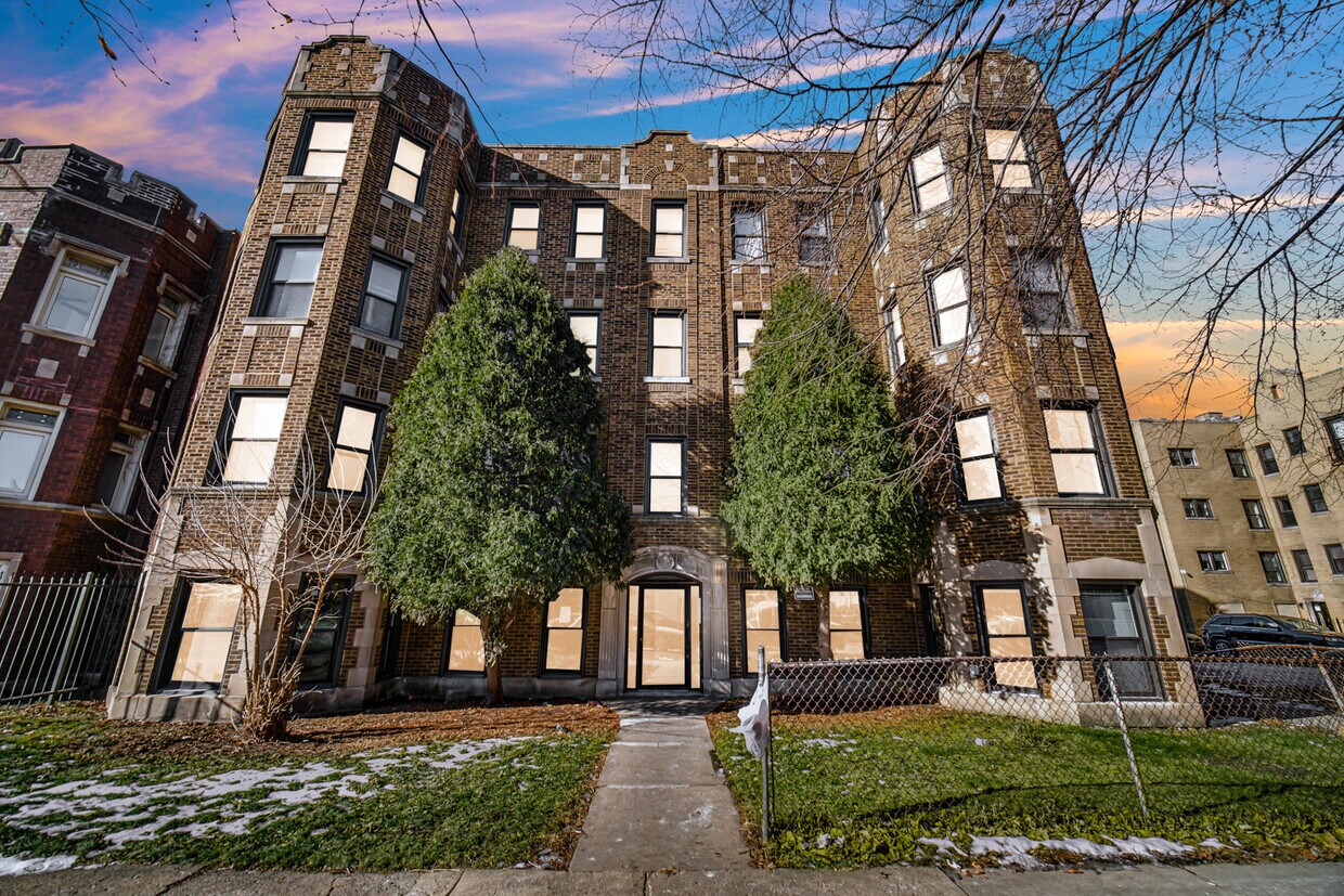 Primary Photo - 1741 W 80th St