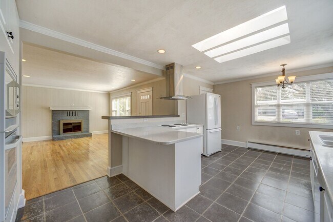 Foto del edificio - Charming Home in Sought-After Lower Kennydale