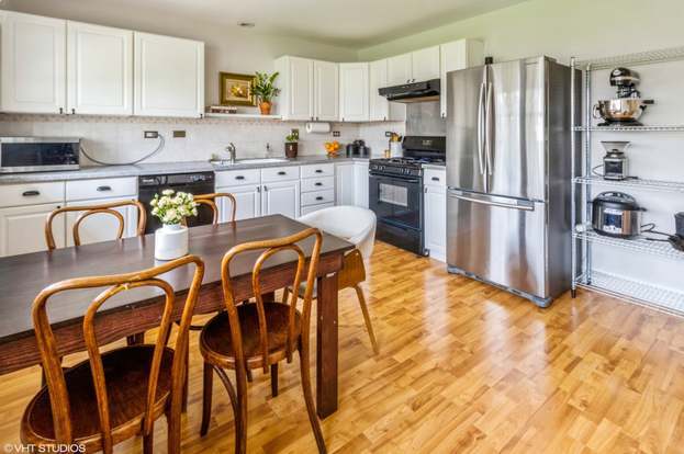 Kitchen - 407 N Wilke Rd