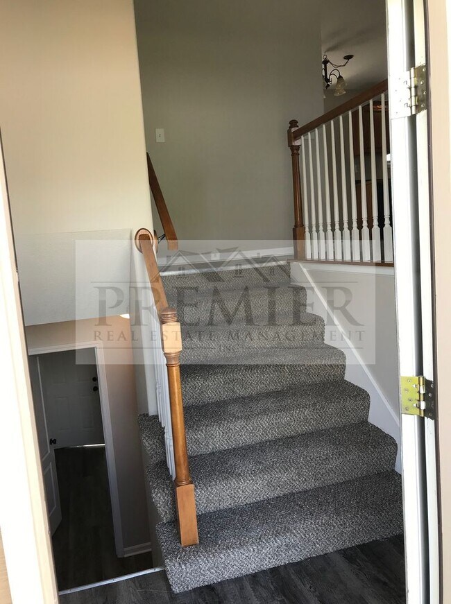Building Photo - LOVELY 3 bd / 2.5 ba GRAIN VALLEY HOME -717 SW Tisha Ln, Grain Valley, MO 64029 $1950 - Mid May M...
