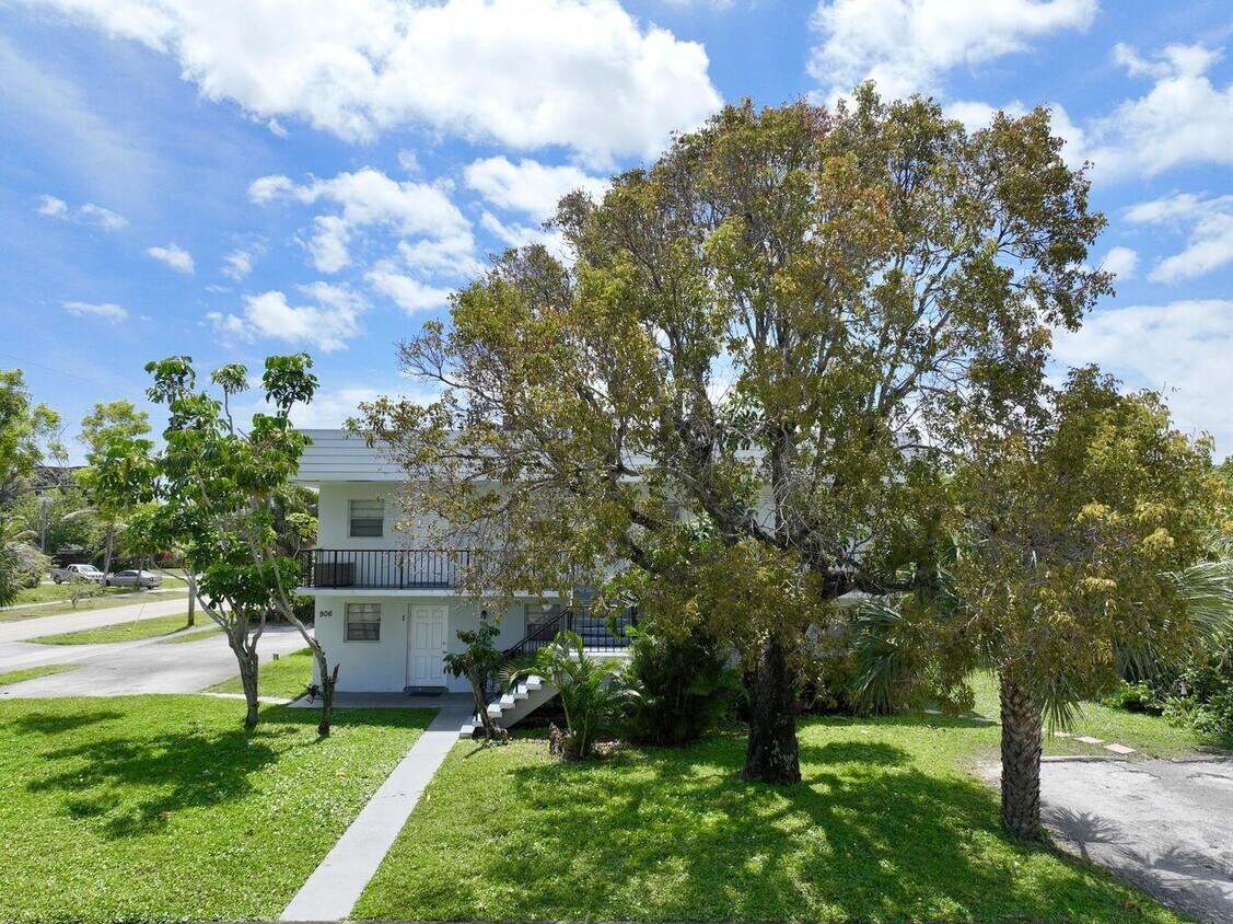 Foto principal - 906 Foresteria Dr