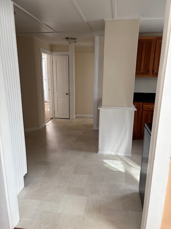 Building Photo - 94 Main St