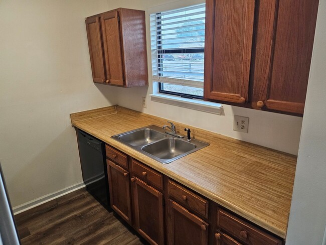 Foto del edificio - $1150 - 2/2  Jefferson Square - Fresh Clea...