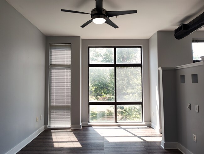 Building Photo - Modern condo located in the Silo Urban Lof...