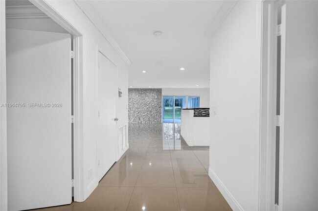 Foto del edificio - 820 E Cypress Ln