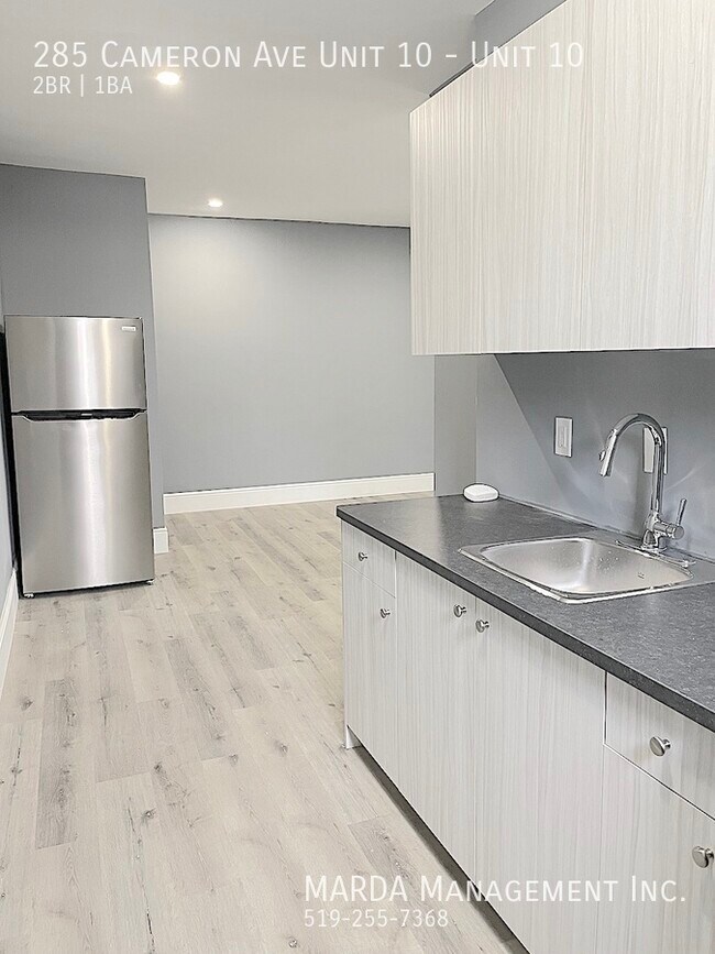 Building Photo - MODERN 2BED/1BATH APT NEAR U OF W + HYDRO!