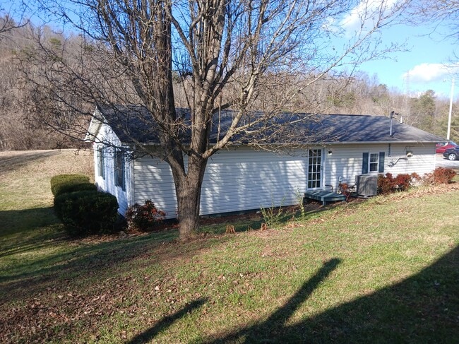 Building Photo - 831 Clairmont Rd