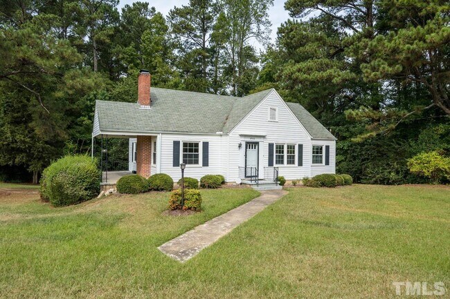 Foto del edificio - 6900 Holly Springs Rd