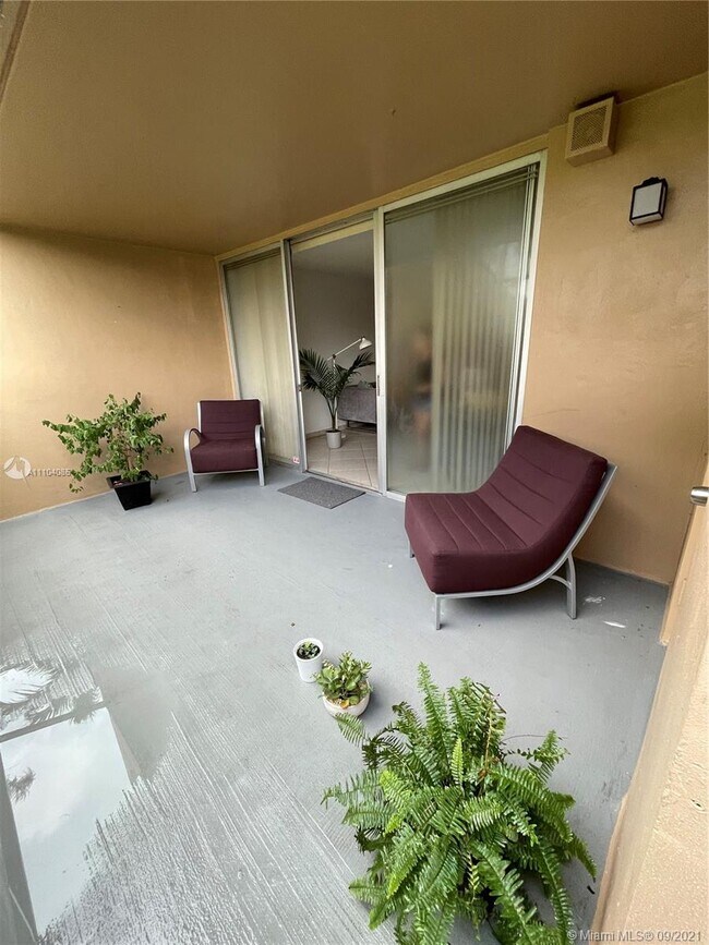 Building Photo - 10425 SW 112th Ave