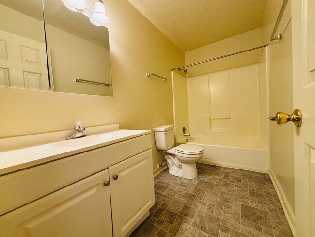 Foto del edificio - 1005 W Main St