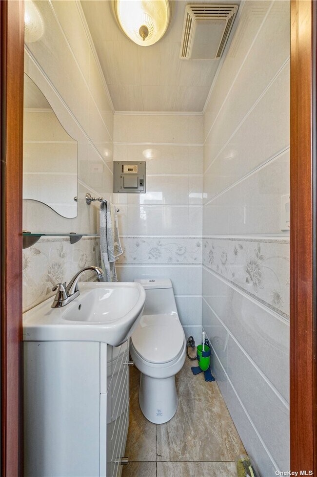 Foto del edificio - 63-42 Alderton St