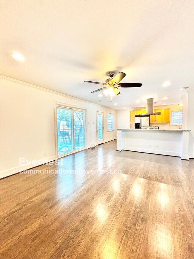 Foto del edificio - 6226 Saratoga Cir