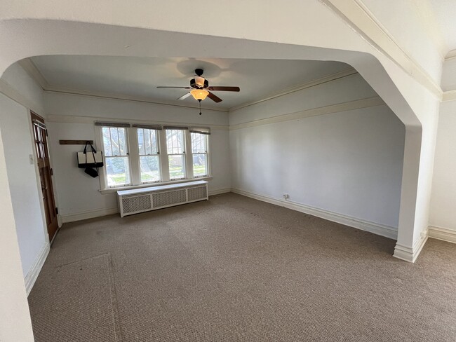 Building Photo - 1127 Lathrop Ave