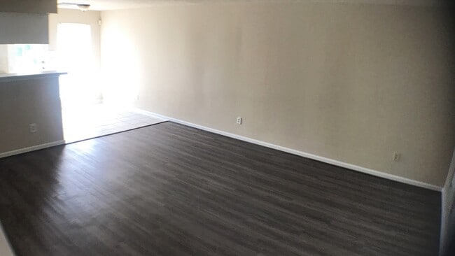 Foto del edificio - 1211 Bayou Glen Dr