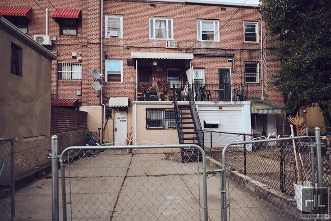 Building Photo - 77 STREET