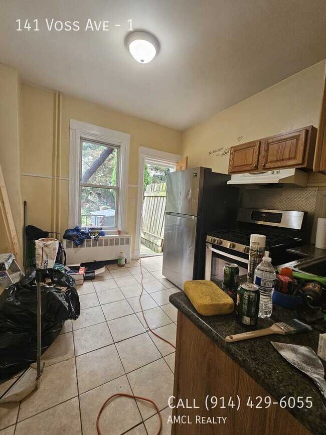 Building Photo - 3BR Apartment with a nice Backyard! (under...