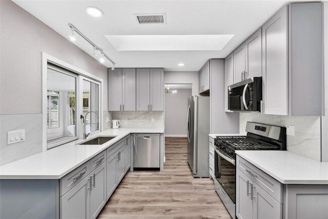 Building Photo - 5630 Venetian Blvd NE