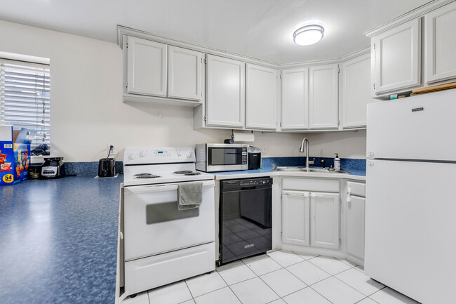 Kitchen - 682 N 700 W