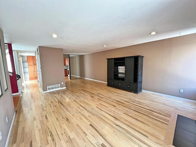 Building Photo - 1050 S Monaco Pkwy