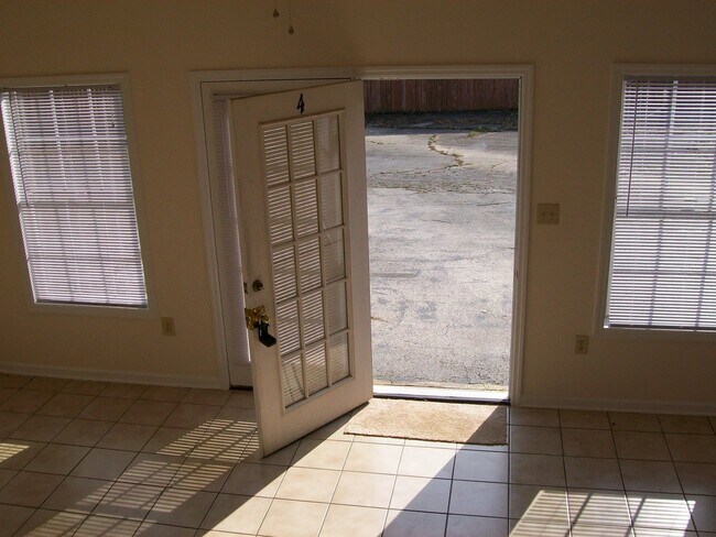 Foto del edificio - 3680 Snapps Ferry Rd