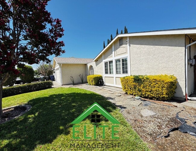 Foto del edificio - Charming 3?Bed/2?Bath Rosemont Ranch — Mod...