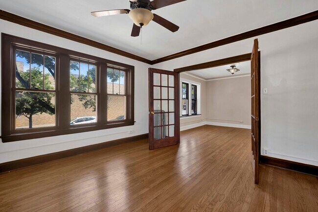 Building Photo - 2439 W Birchwood Ave